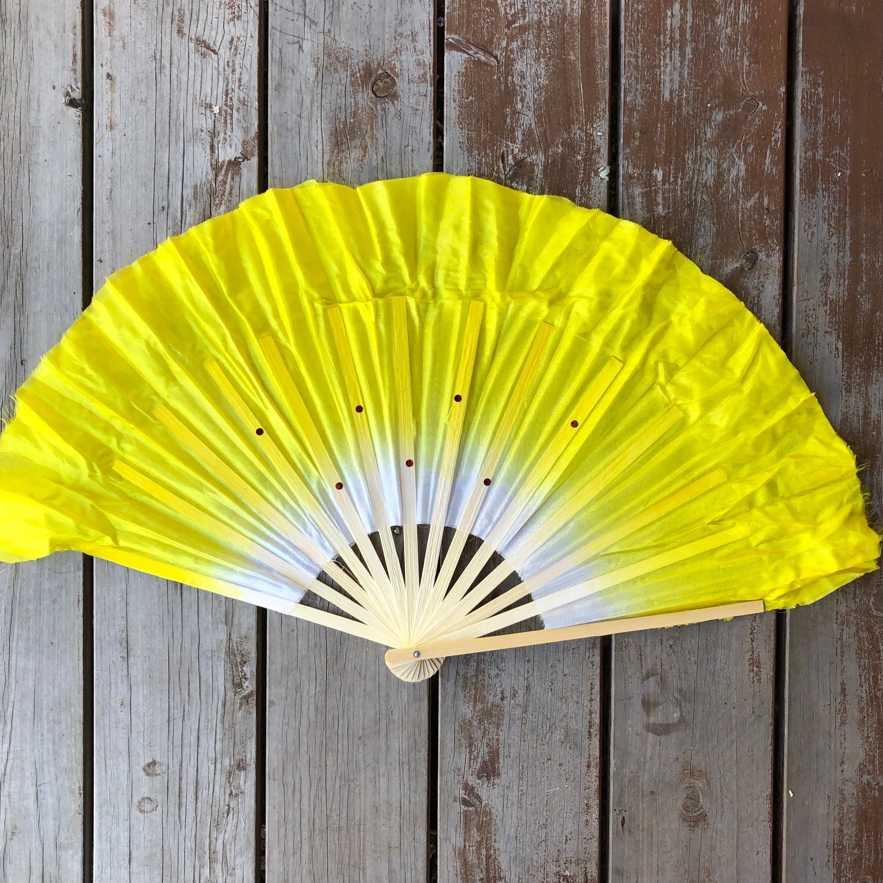 Chinese fan dance - silk hand fan